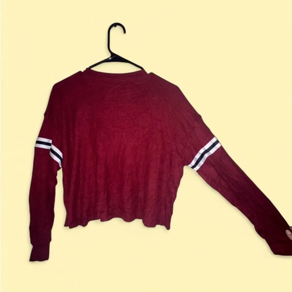Hollister Cropped Women’s Long Sleeve Boyfriend Tee Stripe Sleeve Top - Size XS - Picture 2 of 6